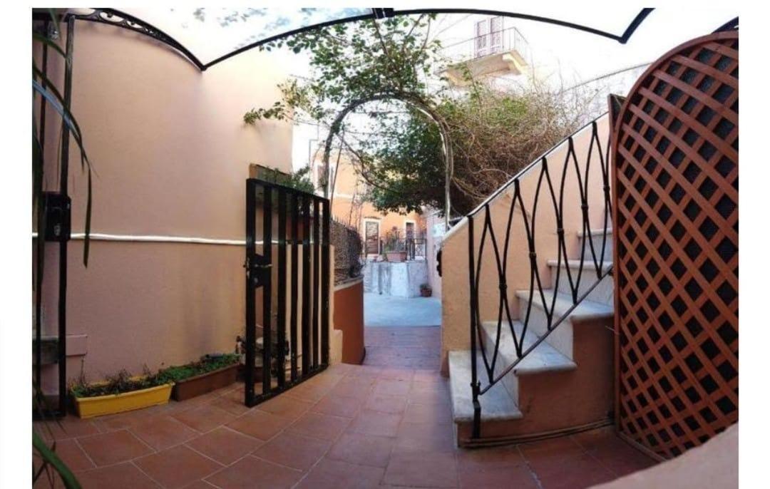 Locanda Genovese 20 La Maddalena  Exteriör bild
