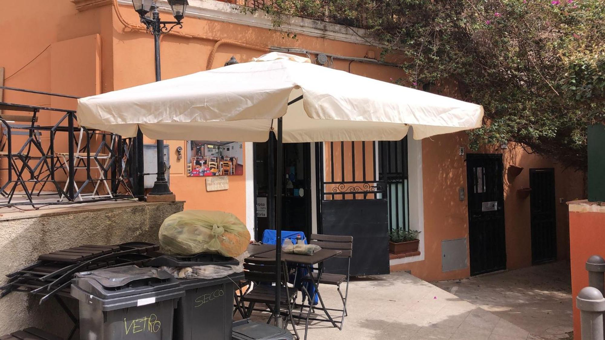 Locanda Genovese 20 La Maddalena  Exteriör bild